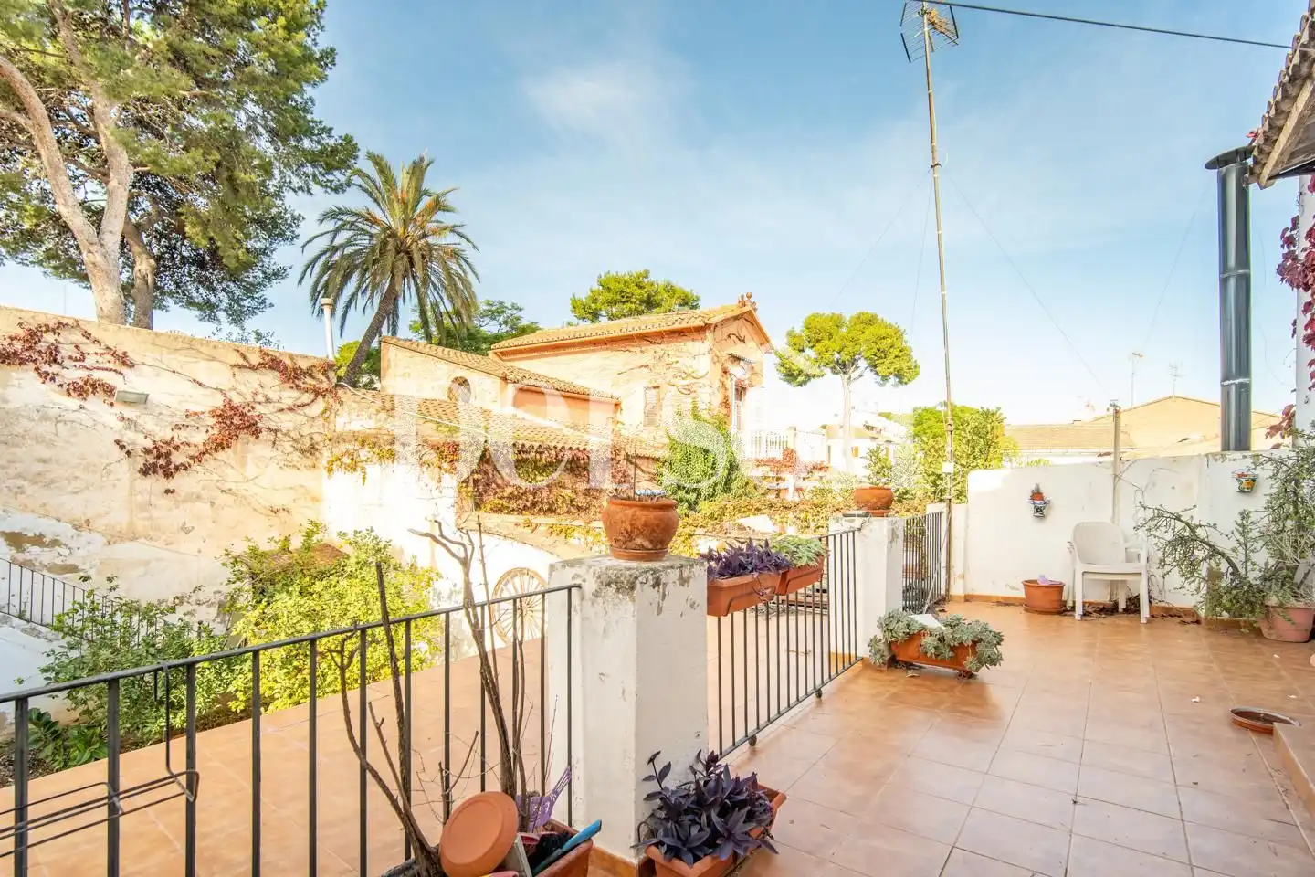 Vista exterior de Casa o xalet en venda en Rocafort amb Aire condicionat, Jardí privat i Terrassa