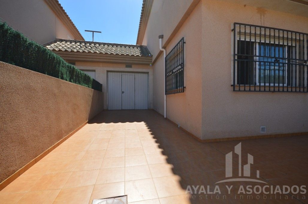 Vista exterior de Casa o xalet en venda en Cartagena amb Jardí privat i Terrassa