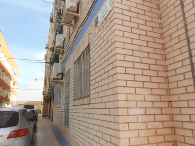 Flat for sale in C/ García de los Salmones