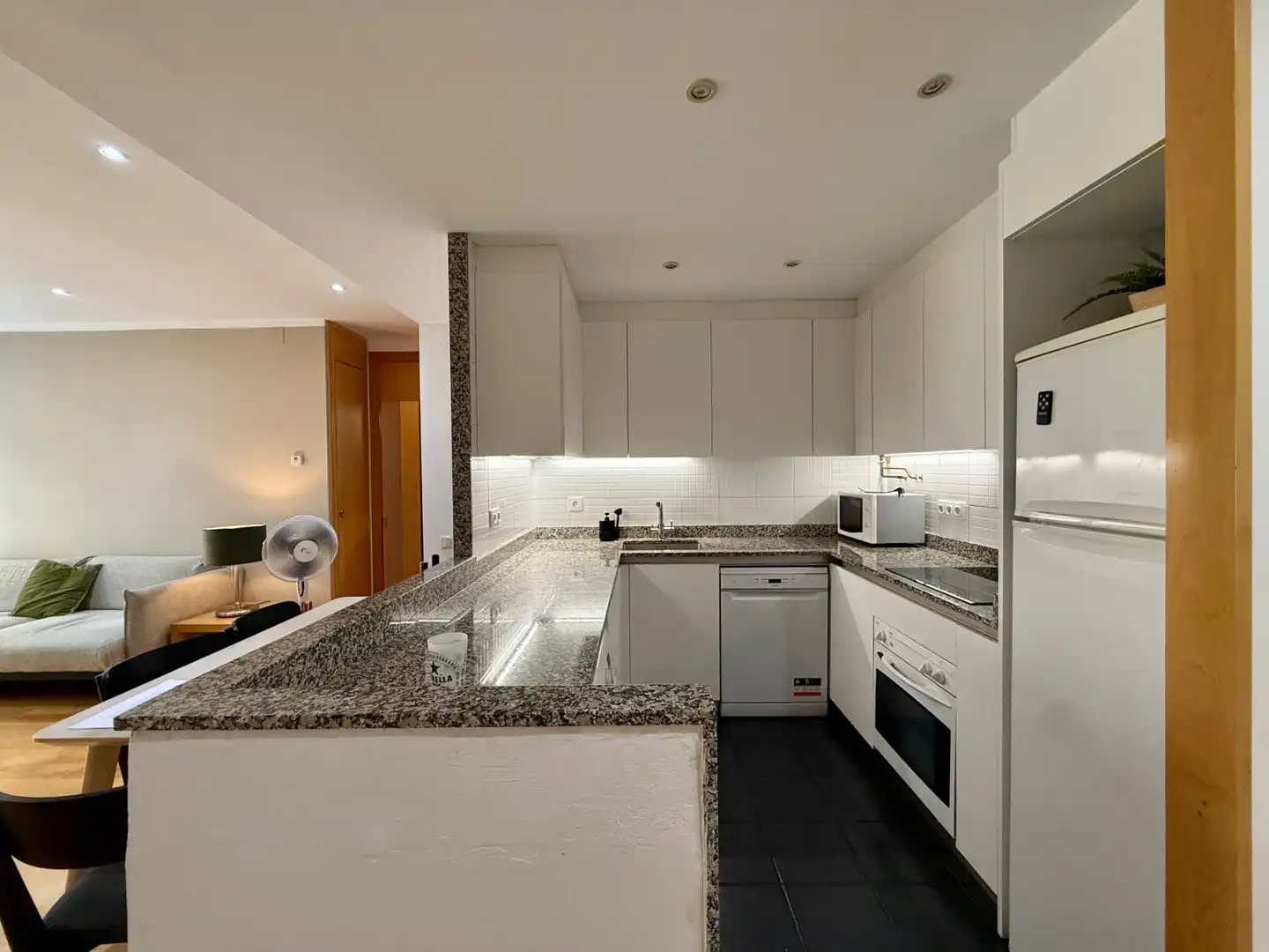 Cuina de Pis en venda en Barcelona amb Calefacció, Parquet i Forn