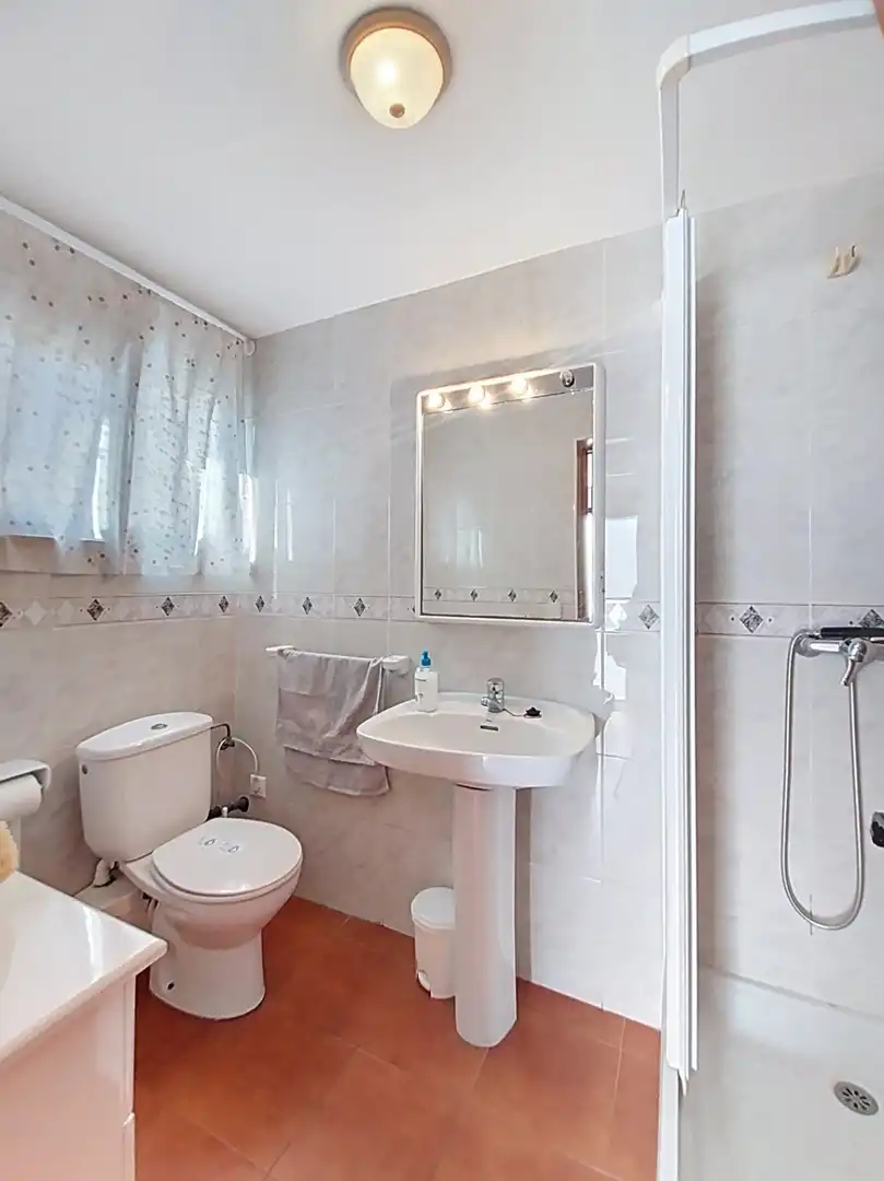Bathroom of Houses for sale in L'Alfàs del Pi  with Air Conditioner, Heating and Private garden