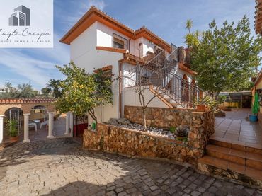 Chalet con balcón en venta en Villa de Otura