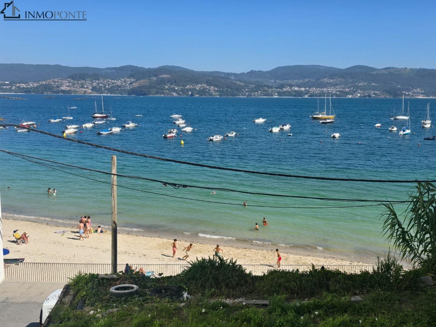 Vista exterior de Casa o xalet en venda en Poio amb Jardí privat
