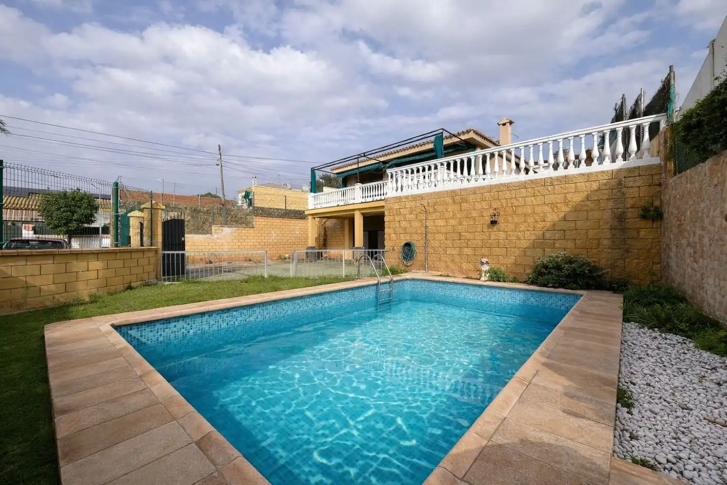 Chalet con piscina en venta en Elvirita