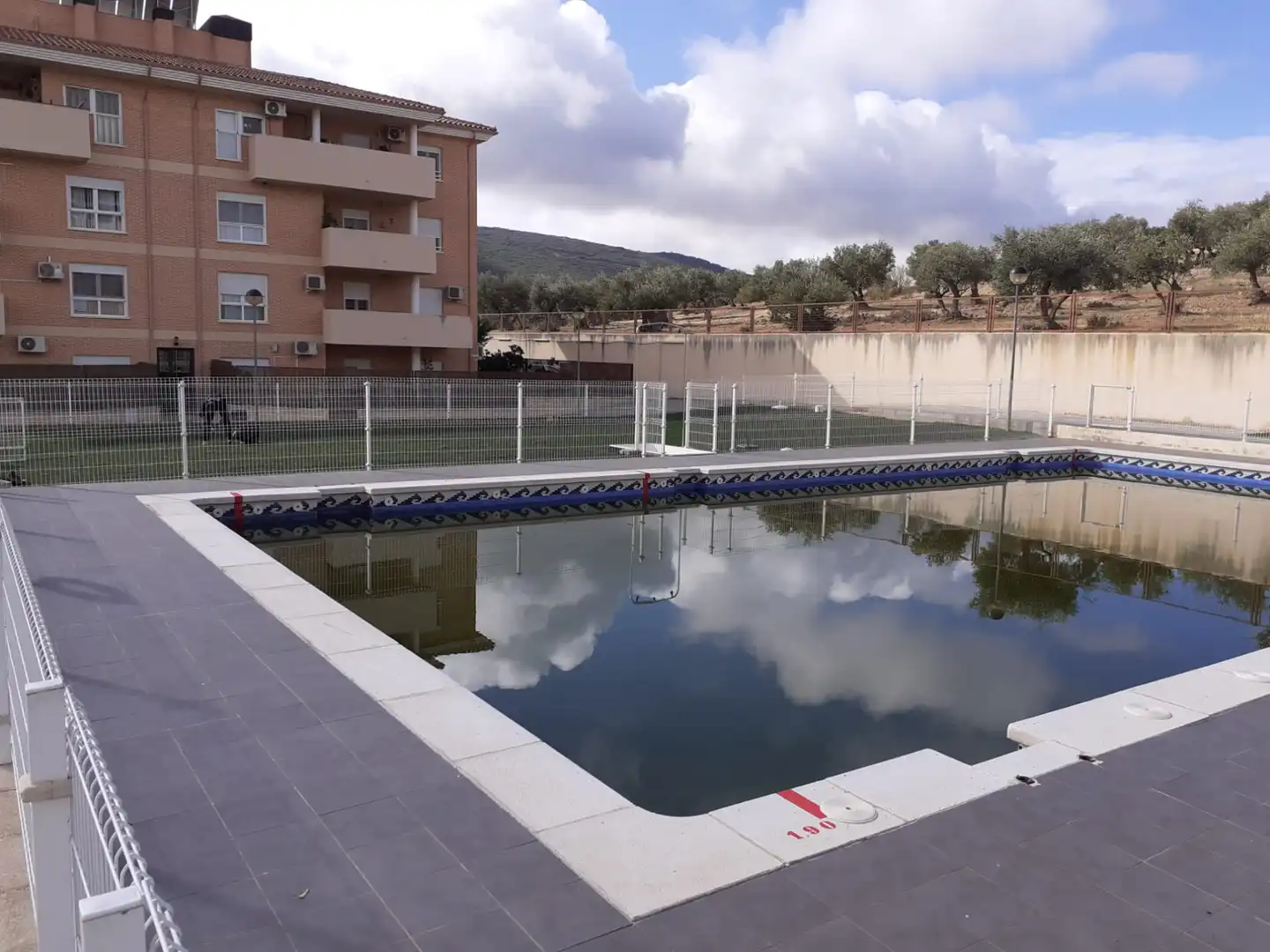 Piscina de Pis en venda en Puertollano amb Aire condicionat, Calefacció i Terrassa