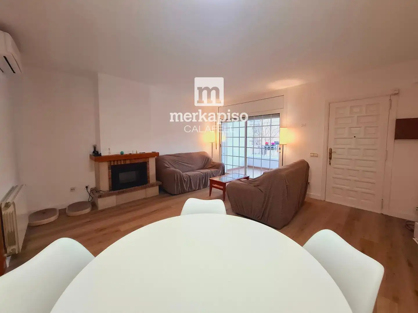 Sala de estar de Casa adosada en venta en Calafell con Aire acondicionado, Calefacción y Terraza