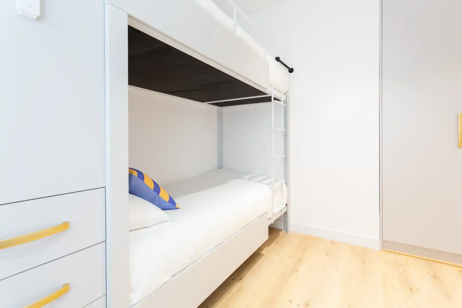 Dormitori de Apartament de lloguer en Castelldefels amb Aire condicionat, Calefacció i Moblat