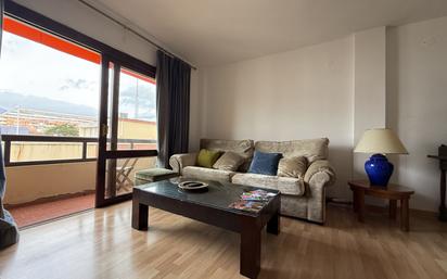 Living room of Flat for sale in Estepona  with Terrace