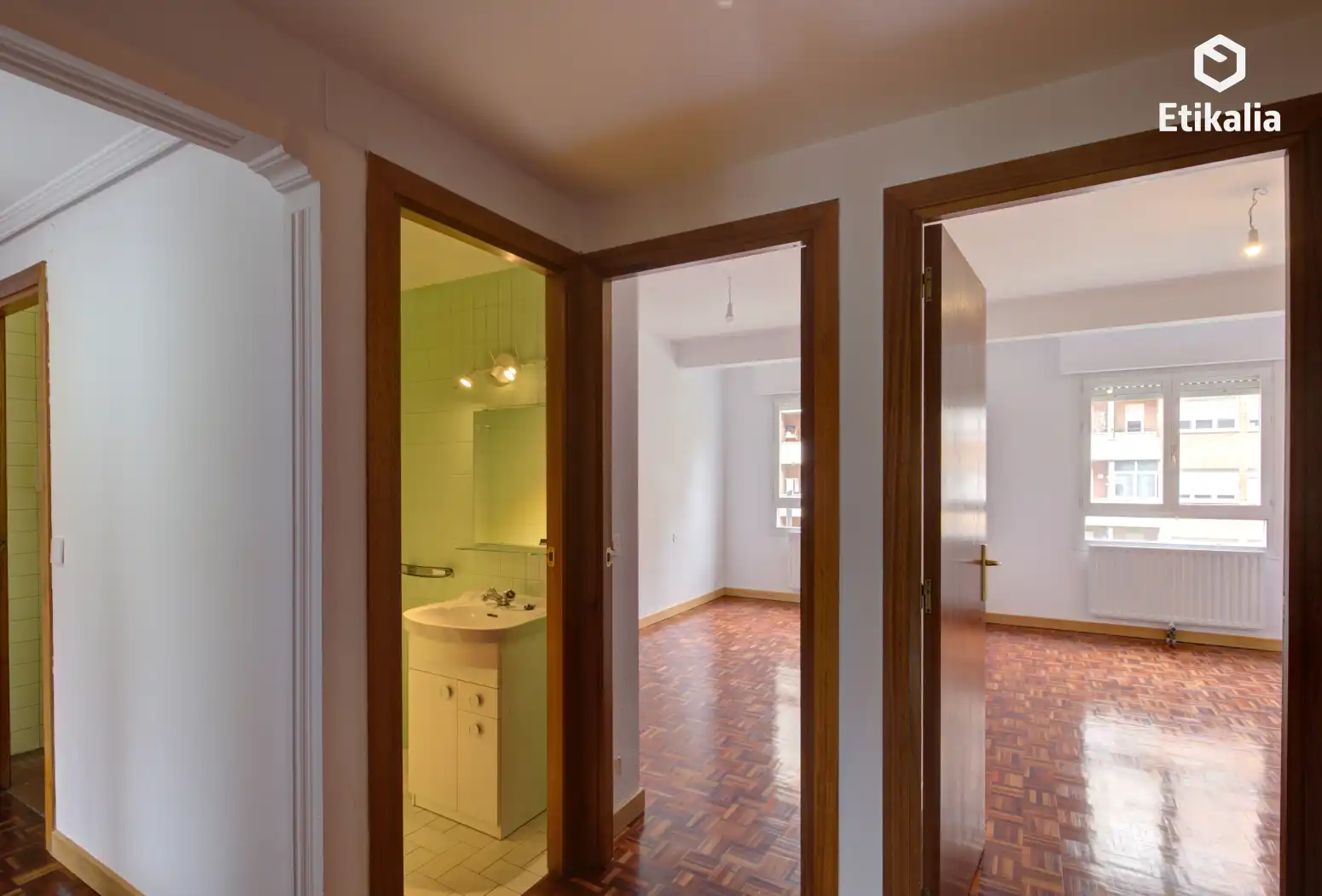 Piso en venta en Vitoria - Gasteiz con Calefacción, Terraza y Trastero