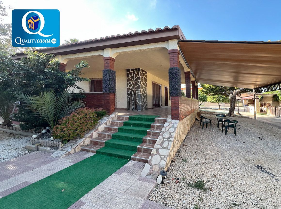 Vista exterior de Casa o xalet en venda en Alicante / Alacant amb Terrassa i Traster
