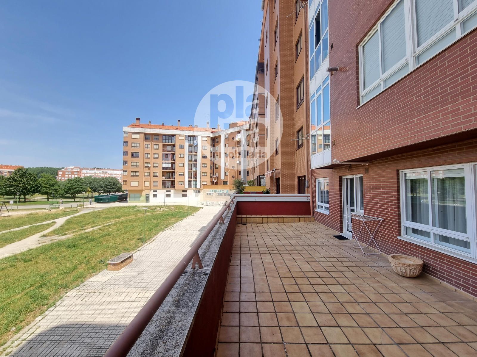 Vista exterior de Pis en venda en Burgos Capital amb Calefacció, Terrassa i Traster