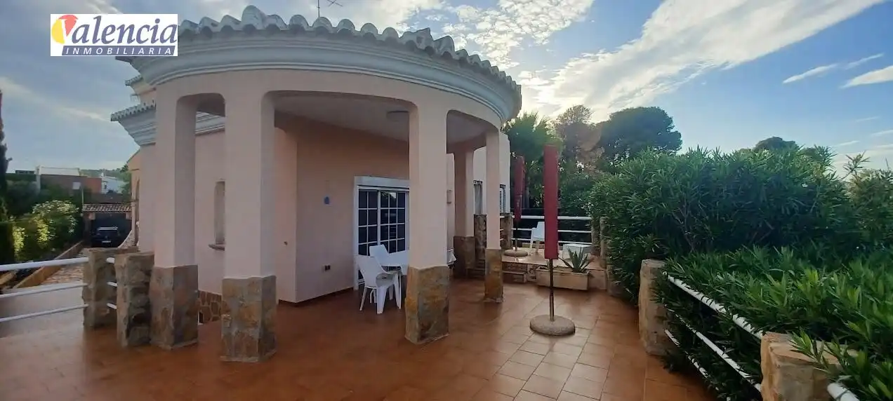 Terraza de Casa o chalet en venta en Chiva con Jardín privado