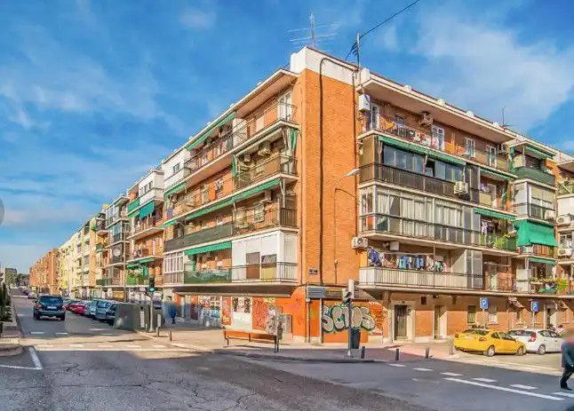 Vista exterior de Local en venda en Madrid