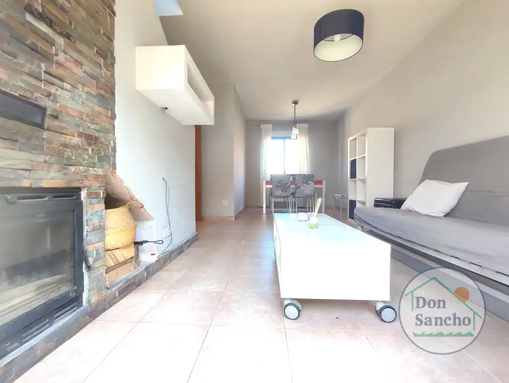 Sala de estar de Casa adosada en venta en Viana de Cega con Calefacción, Jardín privado y Terraza