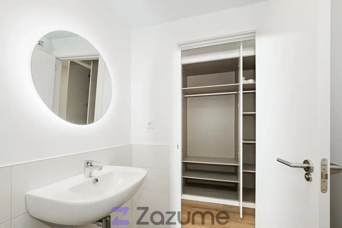 Badezimmer von Wohnung zur Miete in Dos Hermanas mit Klimaanlage, Heizung und Privatgarten