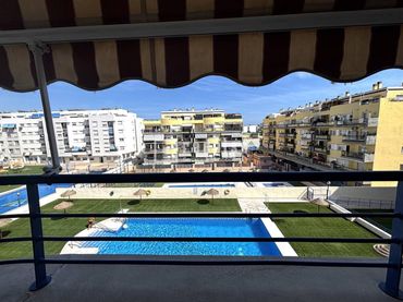 Pis amb piscina en venda a Las Lagunas