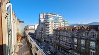 Vista exterior de Dúplex de lloguer en Vigo  amb Balcó