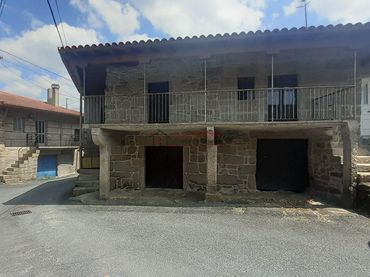 Casa amb balcó en venda a Paderne de Allariz
