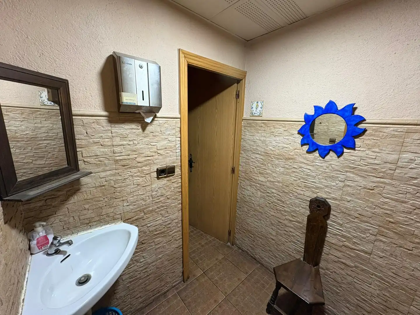 Baño de Local en traspaso en Mataró con Aire acondicionado, Calefacción y Amueblado