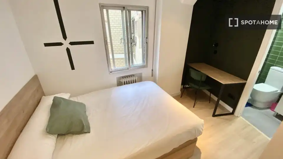 Bedroom of Flat for rent in Madrid  with Air Conditioner, Heating and Furnished