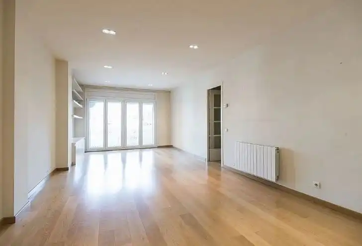 Piso en venta en  Barcelona Capital con Calefacción, Parquet y Terraza