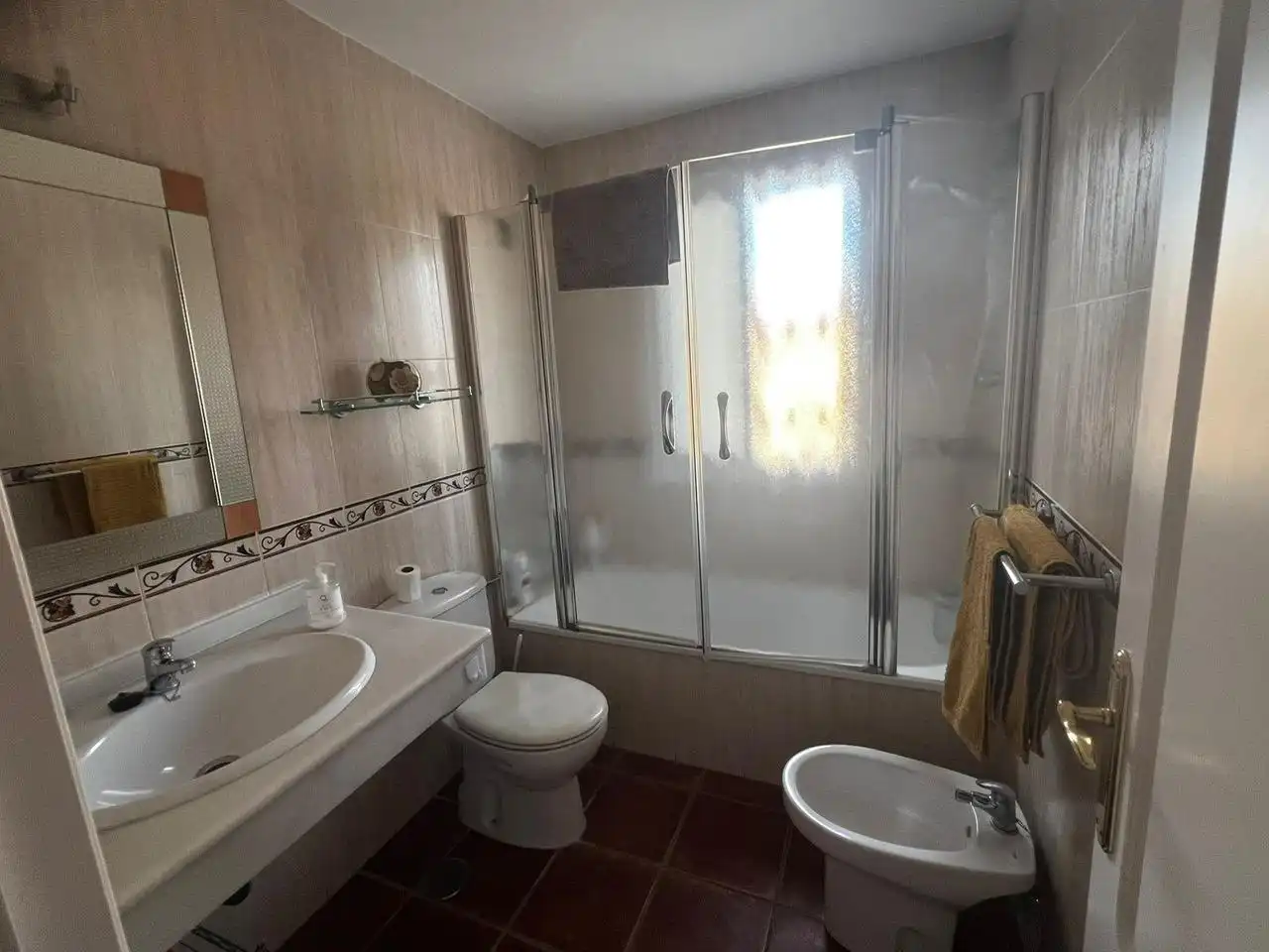 Bany de Casa o xalet en venda en Los Barrios amb Aire condicionat, Jardí privat i Terrassa