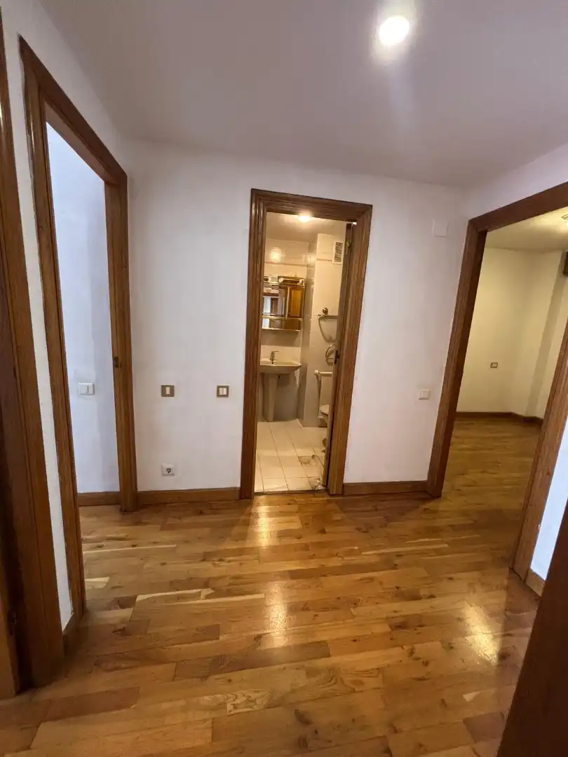 Piso en venta en Oviedo  con Calefacción, Parquet y Trastero