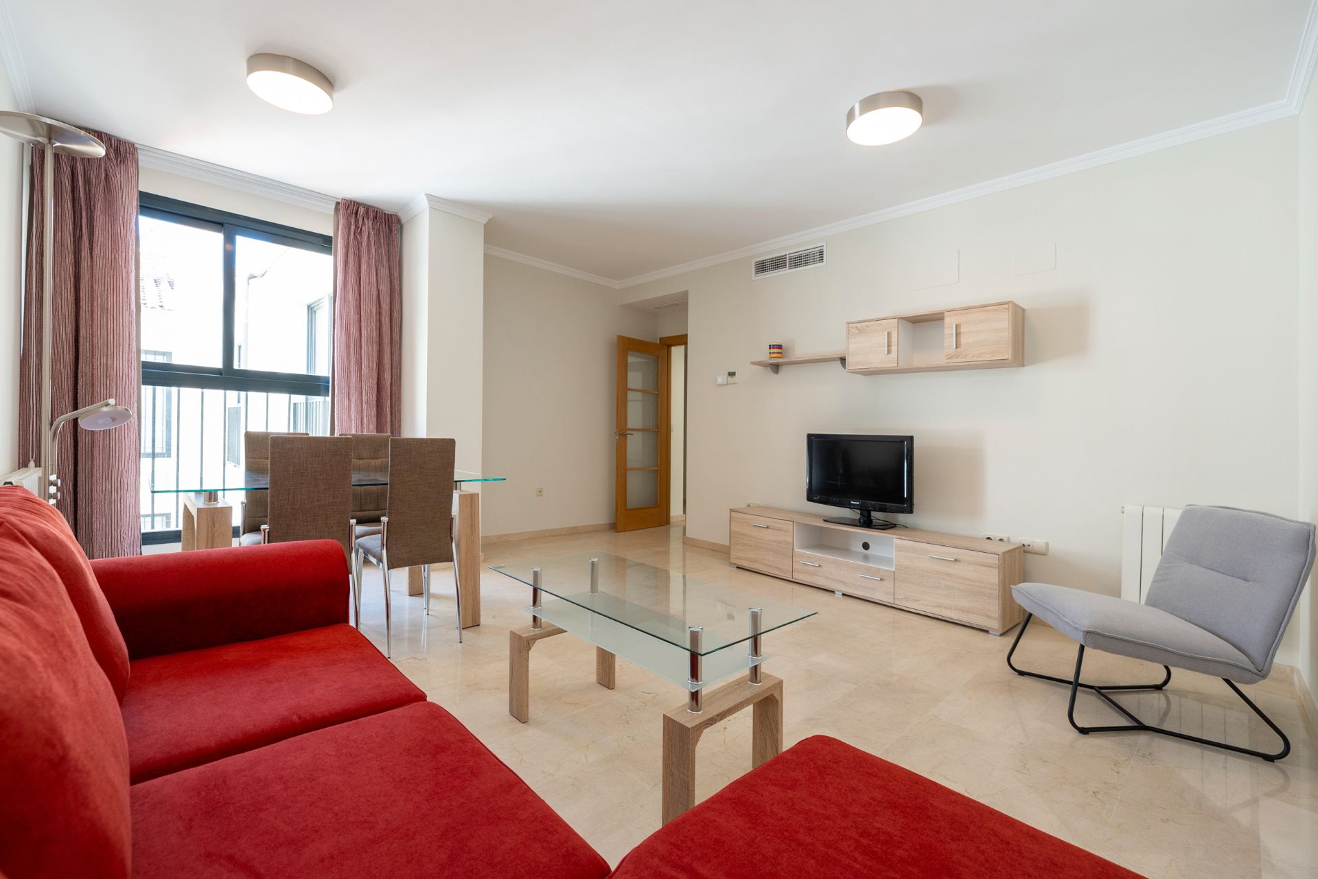 Living room of Flat to rent in  Granada Capital  with Air Conditioner, Heating and Furnished