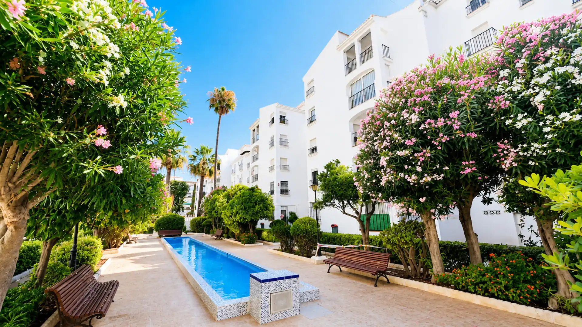 Außenansicht von Wohnungen zum Verkauf in Manilva mit Terrasse, Schwimmbad und Möbliert