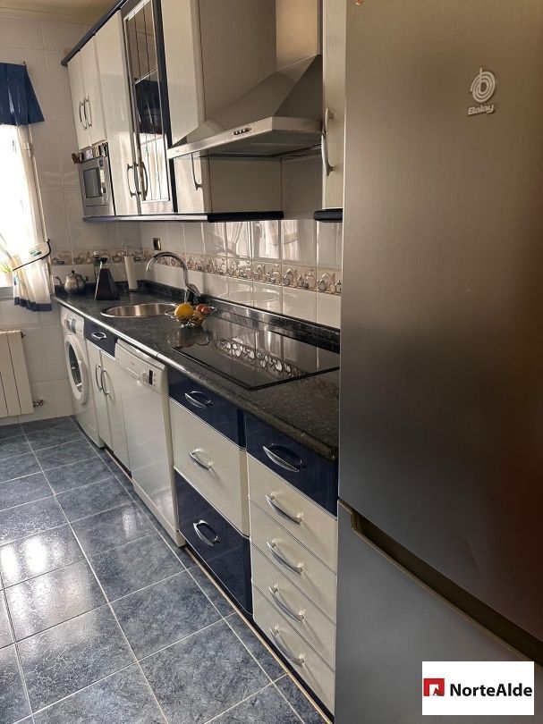 Cuina de Pis en venda en Barakaldo  amb Calefacció, Jardí privat i Balcó