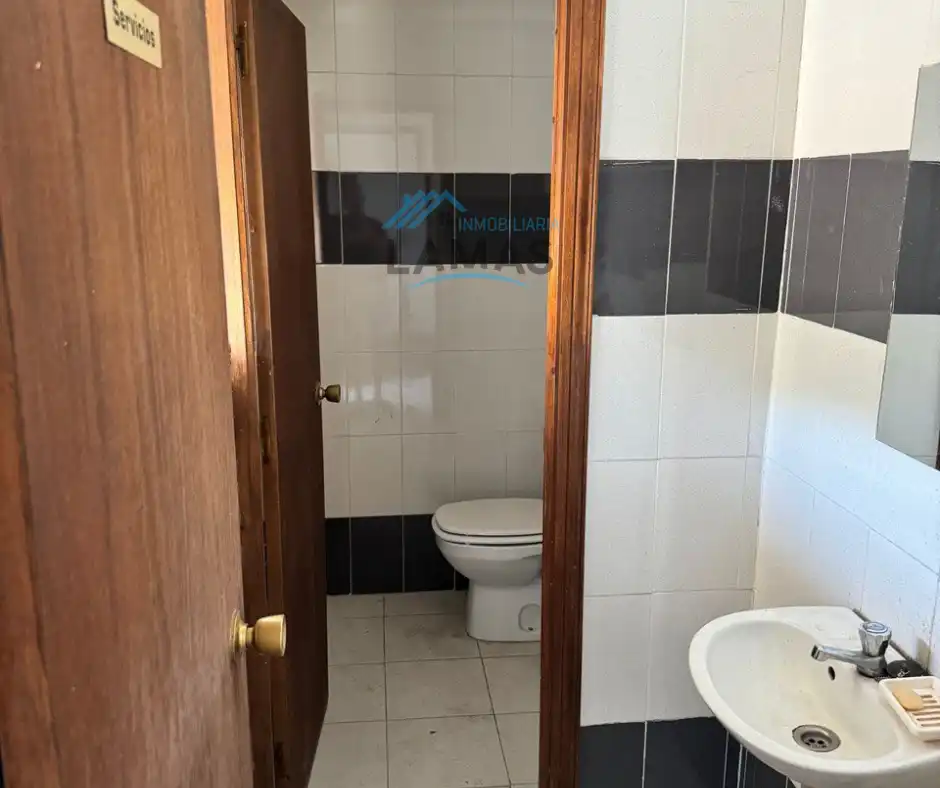 Bathroom of Industrial buildings for sale in Deleitosa