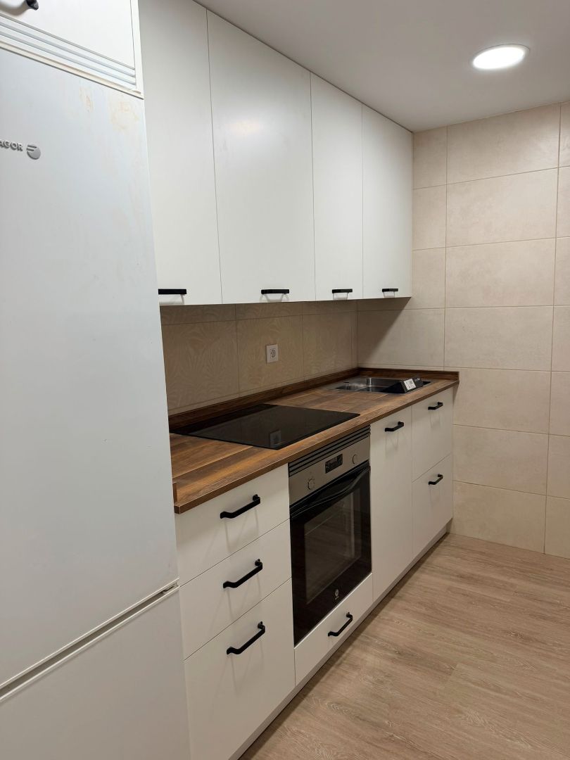 Cuina de Pis de lloguer en  Madrid Capital amb Calefacció, Parquet i Terrassa