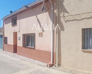 Vista exterior de Casa o xalet de lloguer en Cuenca Capital amb Terrassa