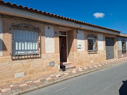Vista exterior de Casa o xalet en venda en Puerto Lápice amb Traster
