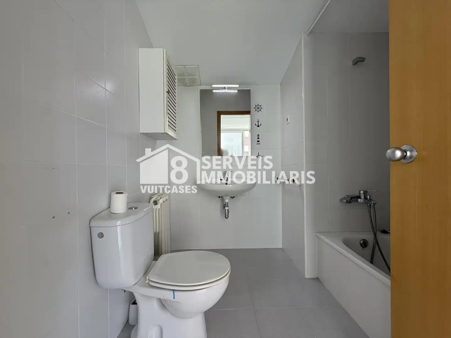 Baño de Dúplex de alquiler en Sant Vicenç de Montalt con Calefacción, Terraza y Horno