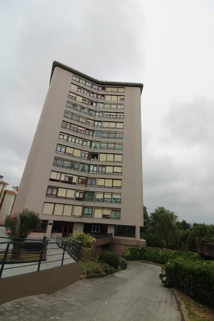 Vista exterior de Pis en venda en Santander amb Calefacció