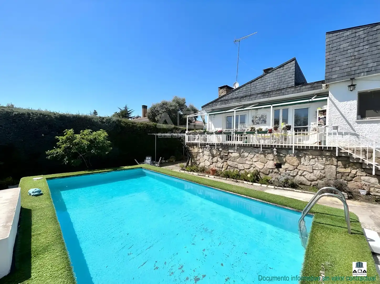 Vista exterior de Casa o xalet en venda en Valdemorillo amb Aire condicionat, Calefacció i Jardí privat