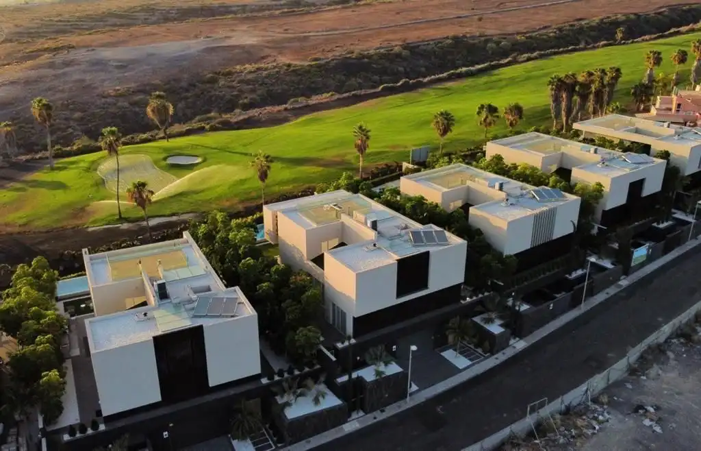 Vista exterior de Casa o chalet en venta en Adeje con Aire acondicionado, Jardín privado y Terraza