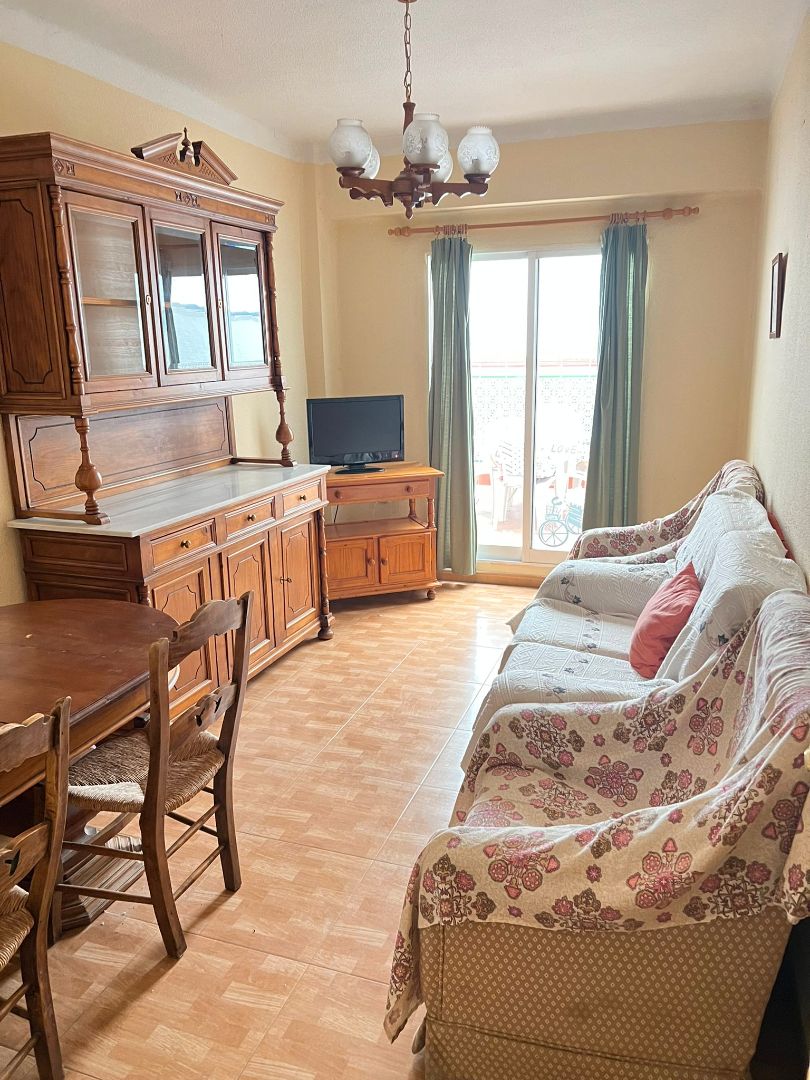 Living room of Flat to rent in  Granada Capital  with Heating, Furnished and Washing machine