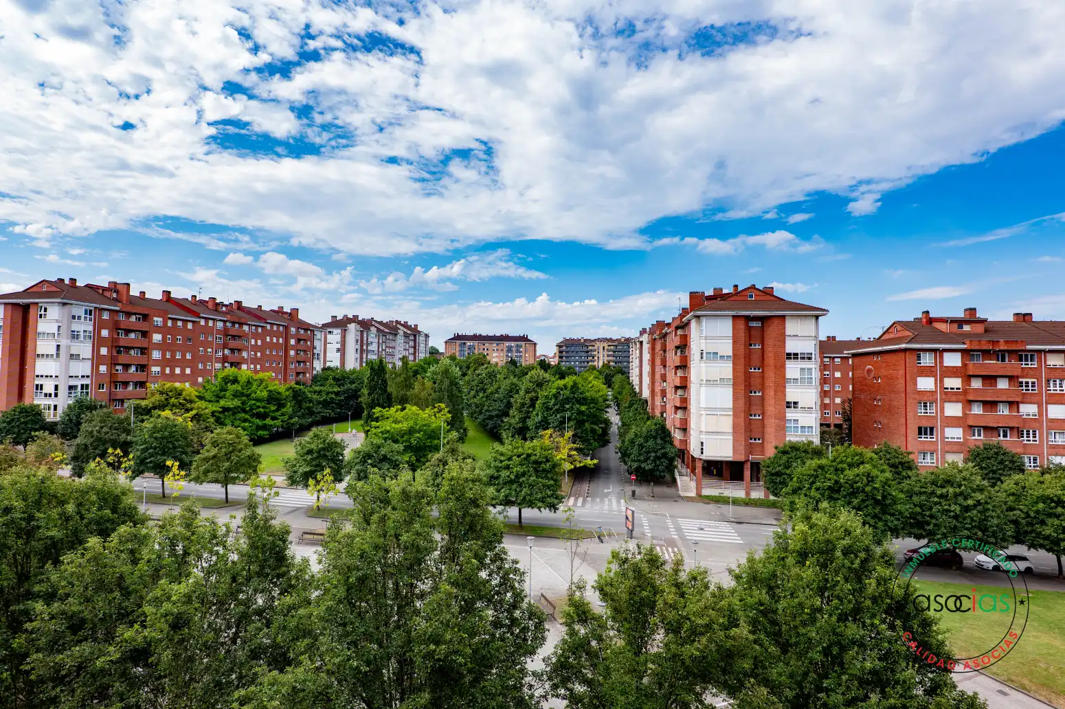 Vista exterior de Pis en venda en Gijón  amb Calefacció, Jardí privat i Parquet