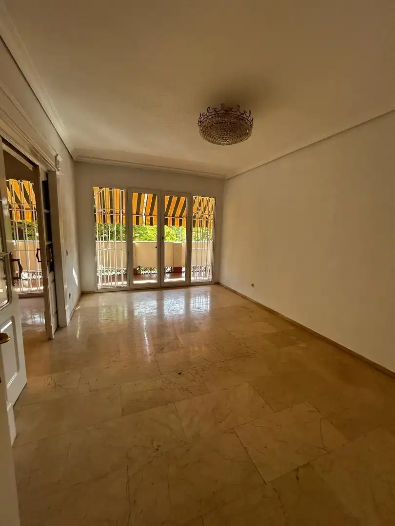 Sala de estar de Piso de alquiler en Córdoba con Aire acondicionado, Jardín privado y Piscina comunitaria