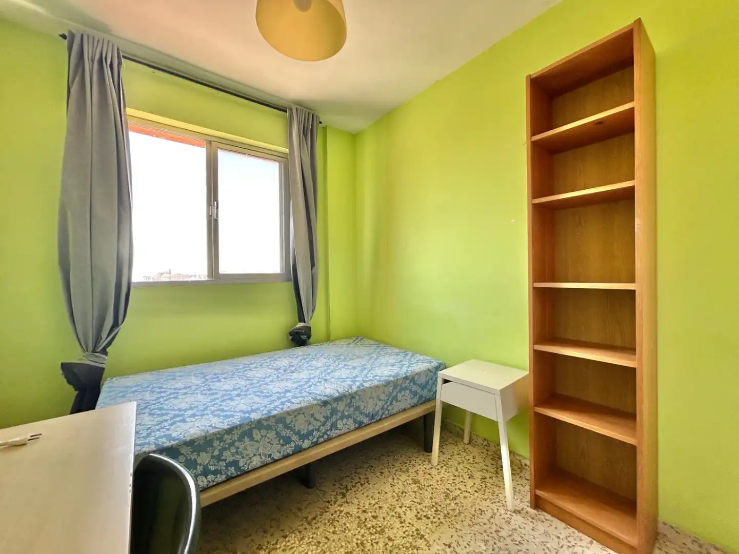 Dormitori de Apartament en venda en Málaga amb Aire condicionat, Balcó i Internet