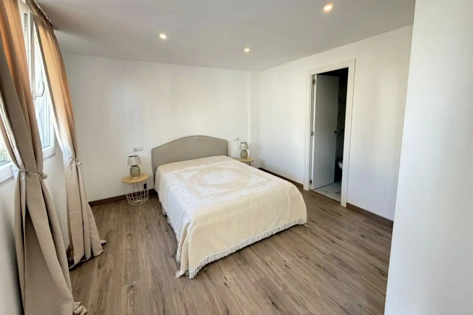 Dormitori de Casa adosada en venda en Torrevieja amb Aire condicionat, Calefacció i Jardí privat
