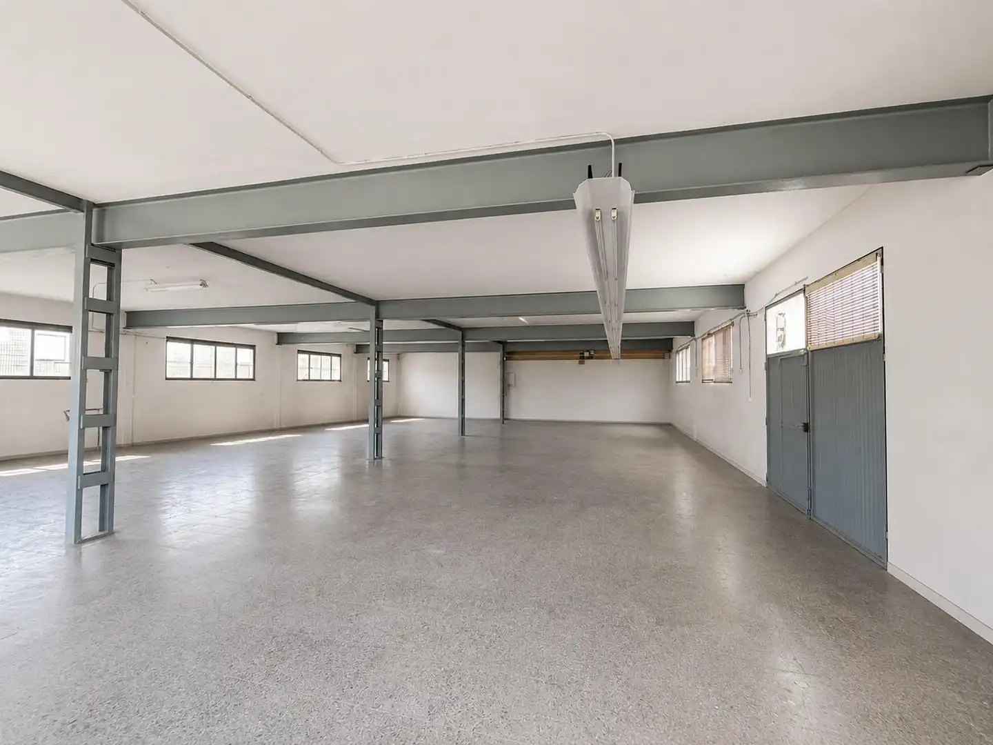 Nau industrial en venda en Almansa