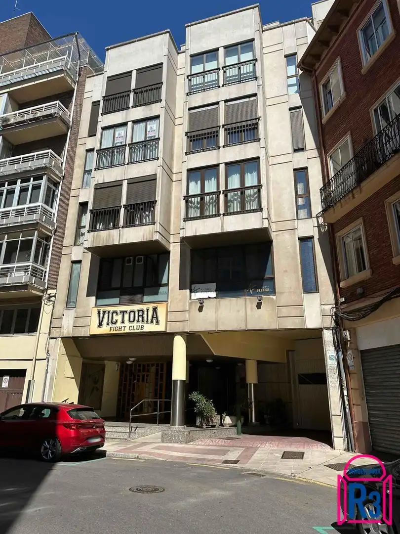 Exterior view of Flat for rent in León Capital   with Heating, Terrace and Storage room