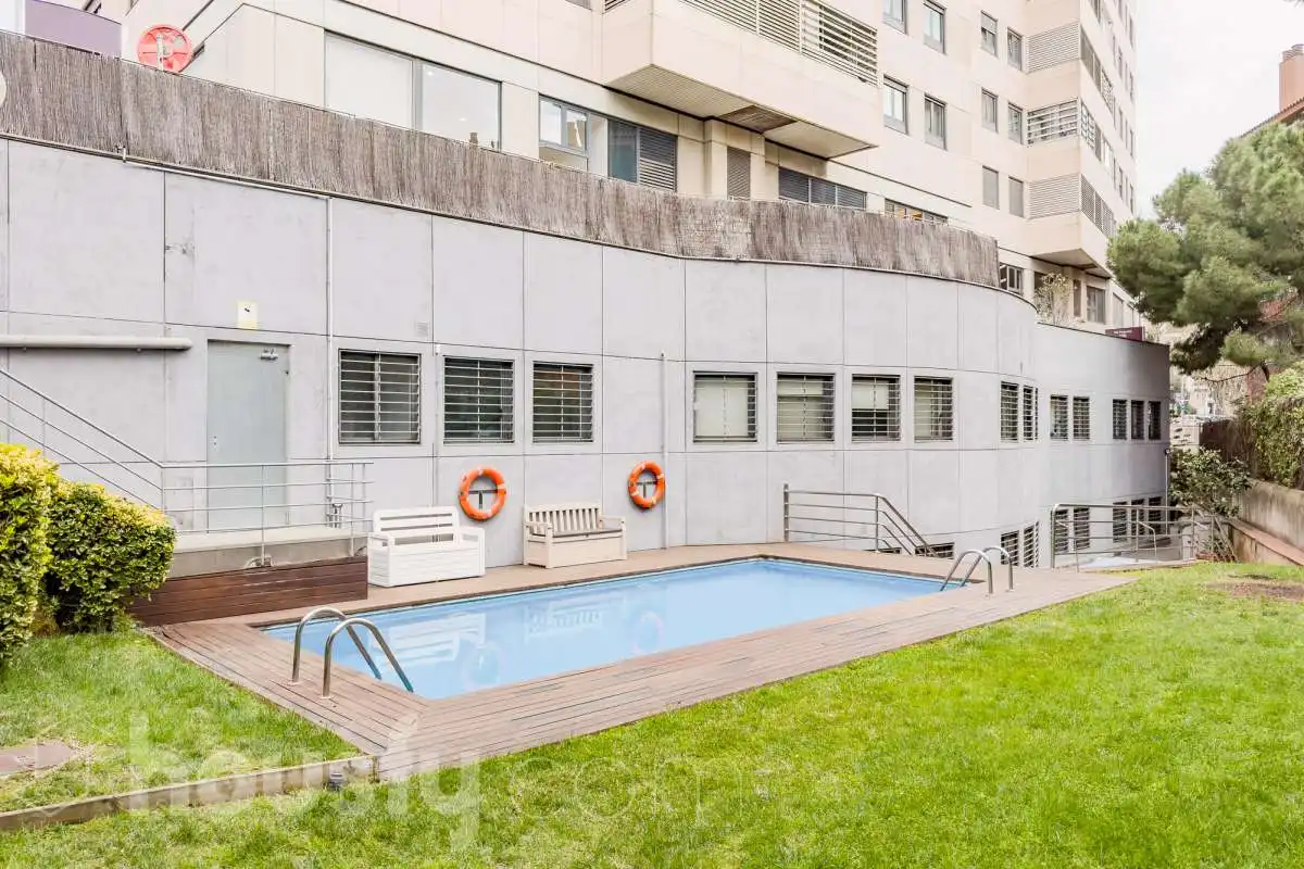 Piscina de Piso en venta en Barcelona con Aire acondicionado, Calefacción y Jardín privado