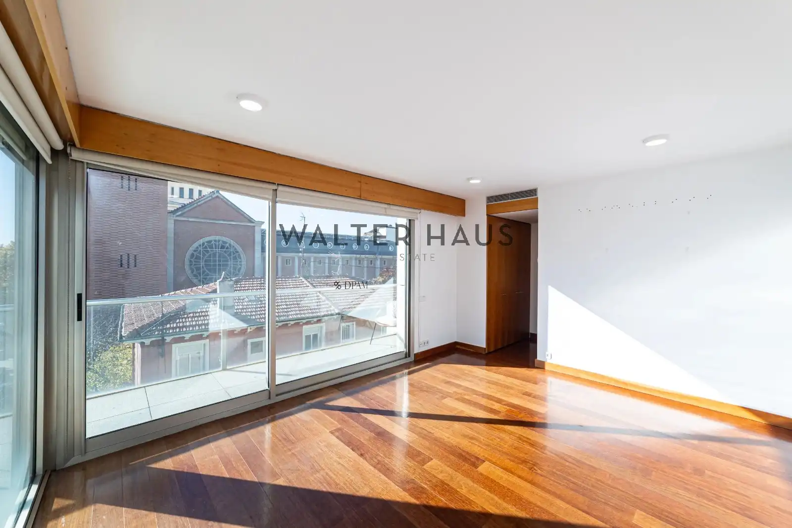 Vista exterior de Piso en venta en Madrid con Aire acondicionado, Calefacción y Jardín privado