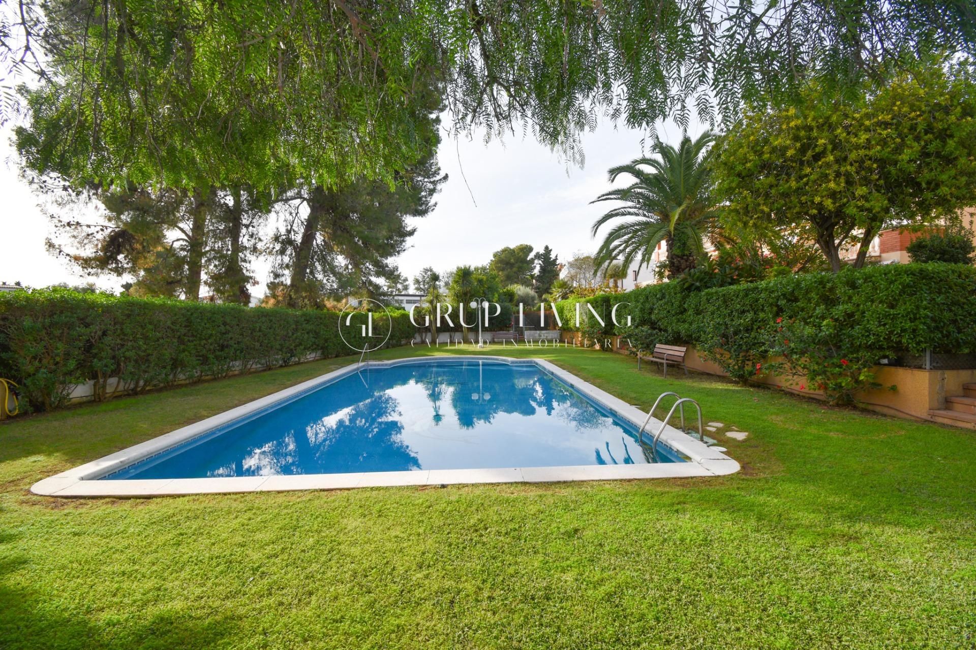 Piscina de Casa o xalet en venda en Sitges amb Aire condicionat, Calefacció i Jardí privat