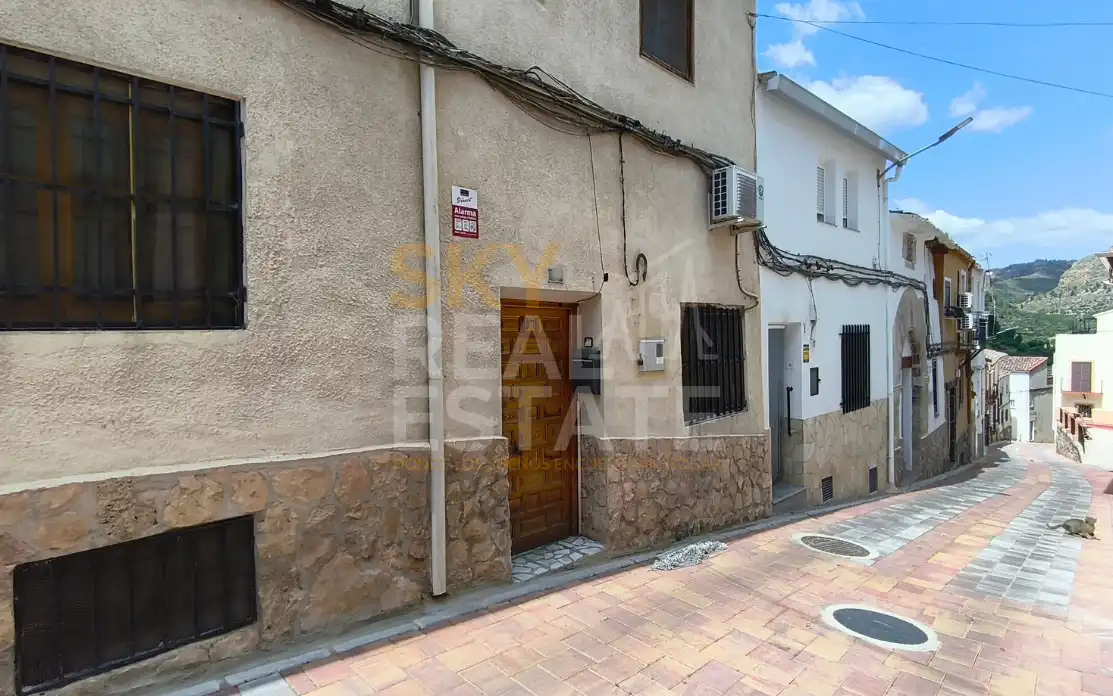Vista exterior de Casa o xalet en venda en Enguídanos amb Aire condicionat i Calefacció