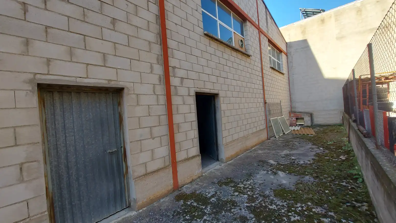 Vista exterior de Nau industrial de lloguer en  Logroño